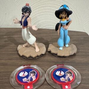 Aladdin and Jasmine Figurine Set with Discs